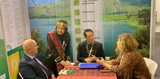 KEUNGGULAN: Delegasi Universitas Sumatera Utara (USU) memperkenalkan keunggulan di ajang pameran pendidikan Eurasia Higher Education Summit 2024 yang berlangsung di Istanbul, Turki pada 26-29 Februari 2024.(Foto: Humas USU)