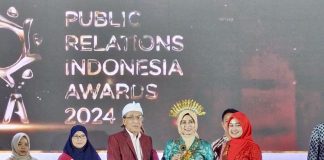 PENGHARGAAN: Universitas Sumatera Utara berhasil meraih dua penghargaan pada puncak acara ajang bergengsi The 9th PR INDONESIA Awards (PRIA), yang diselenggarakan di Aston Hotel Denpasar, Bali, Kamis (7/3/2024). (Foto: Humas USU)
