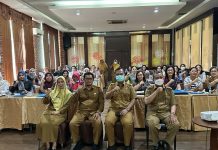 WORKSHOP: Penyelenggara foto bersama peserta Workshop Supervisi Fasilitatif Program Kesehatan Ibu dan Anak dari 6 Kabupaten/Kota di Sumatera Utara.(Foto: Dinkes Sumut)