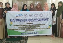 EDUKASI: Dosen Institut Kesehatan Helvetia foto bersama peserta PKM Pengenalan Kosakata Bahasa Inggris untuk Balita melalui Lagu kepada Ibu di Deli Serdang, Sumatera Utara.(Foto: Istimewa)